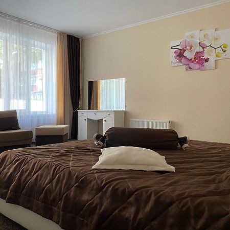 Hotel Орхідея à Romny Extérieur photo