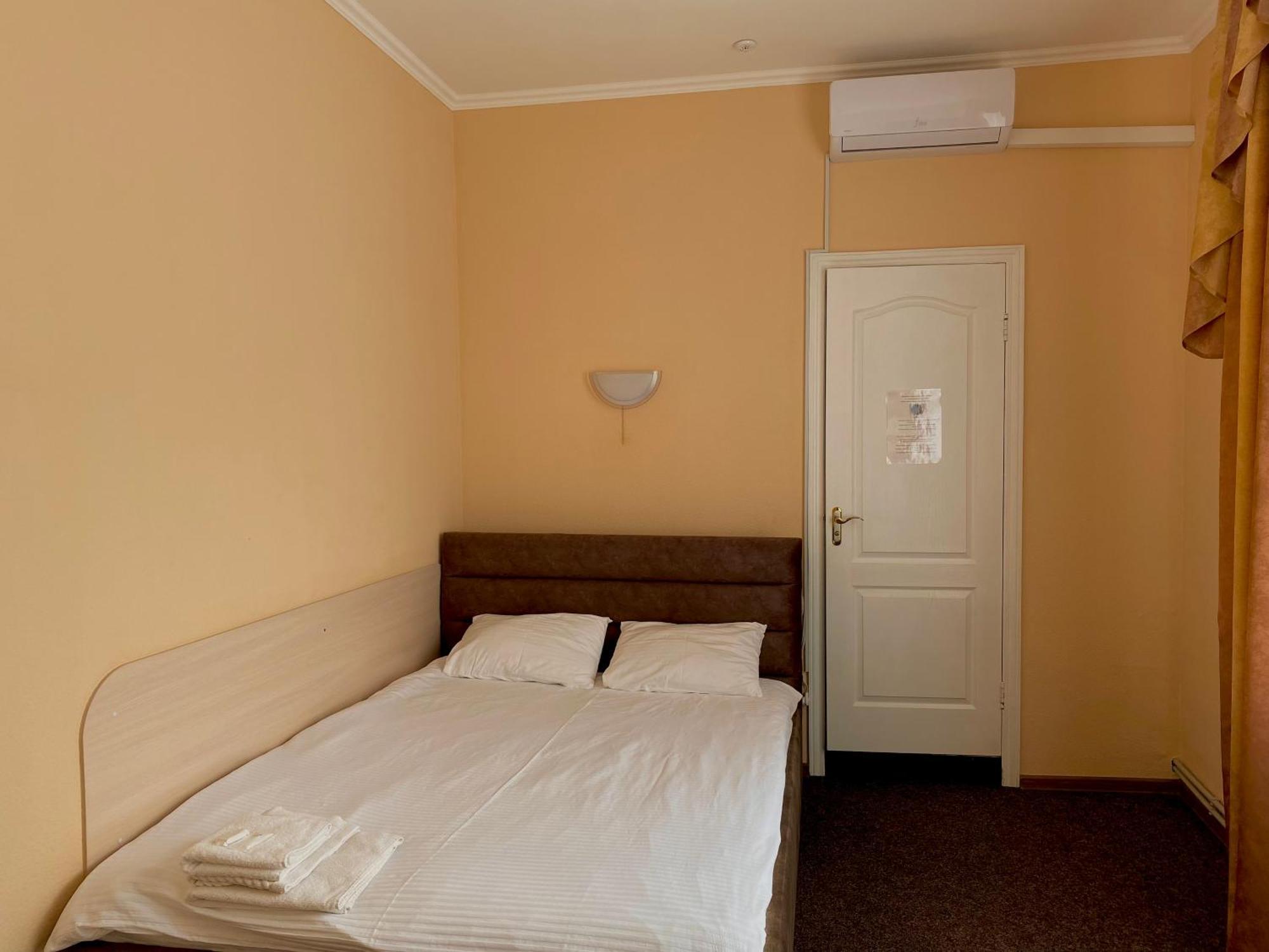 Hotel Орхідея à Romny Extérieur photo