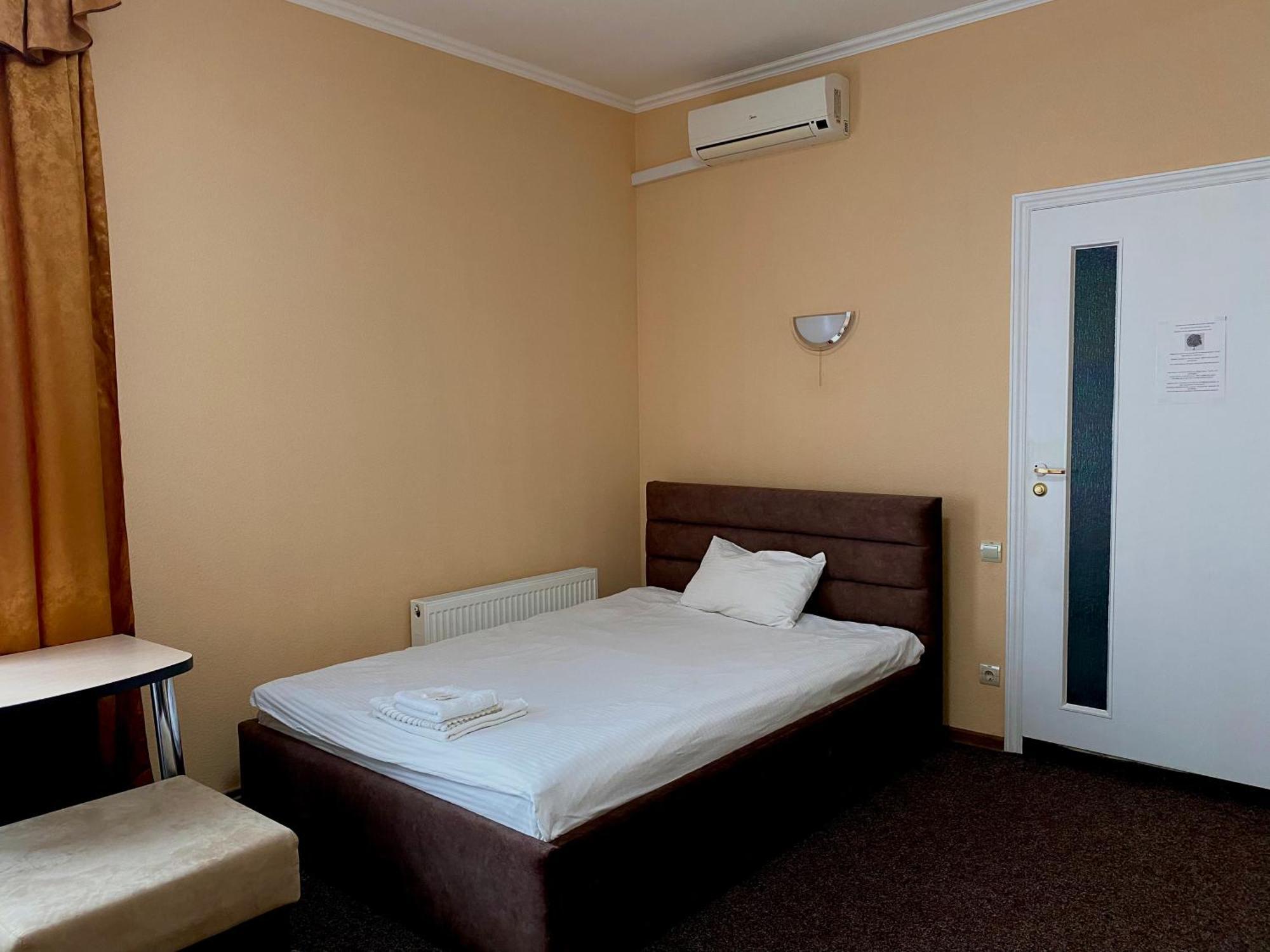 Hotel Орхідея à Romny Extérieur photo