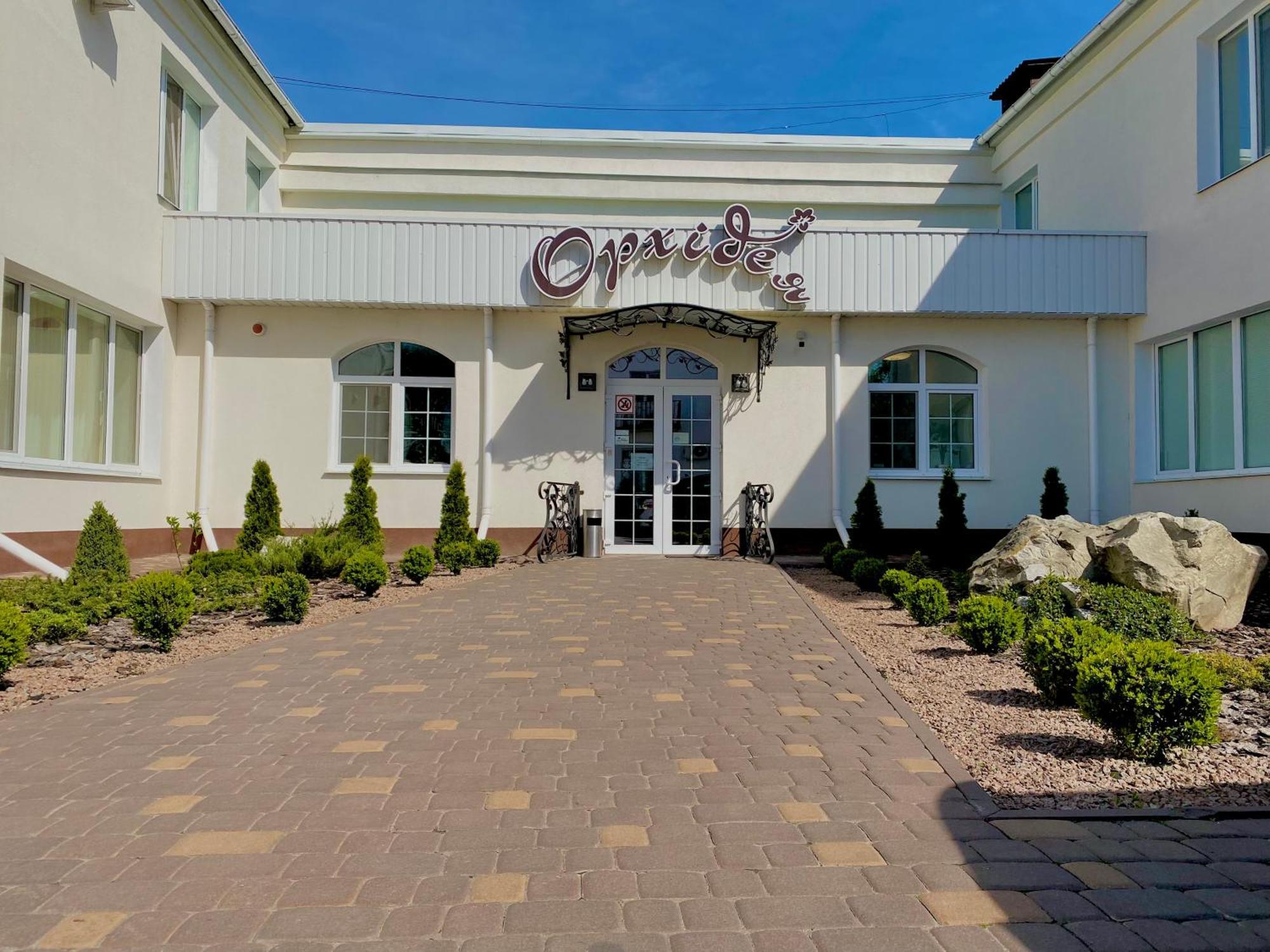 Hotel Орхідея à Romny Extérieur photo
