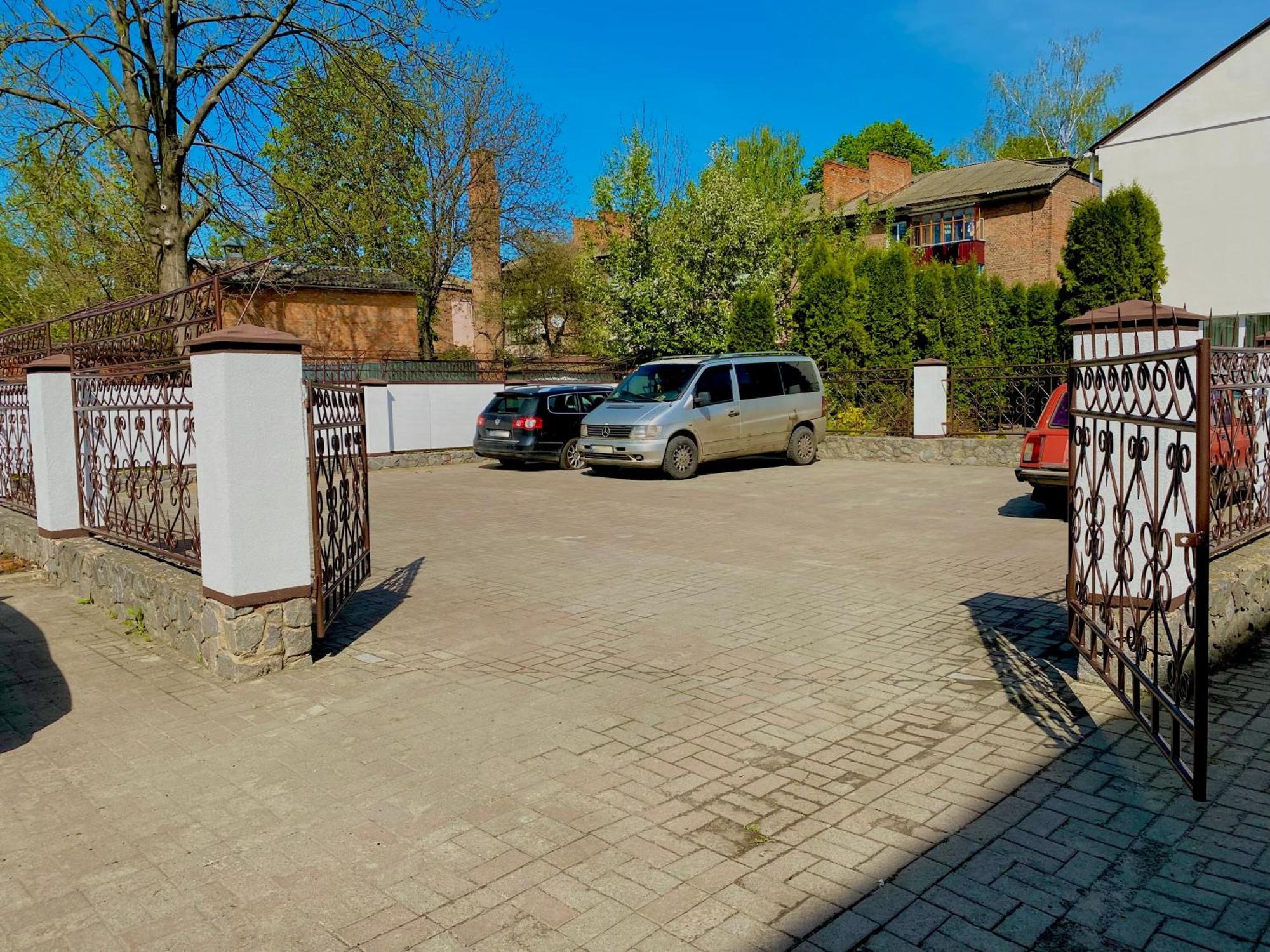 Hotel Орхідея à Romny Extérieur photo