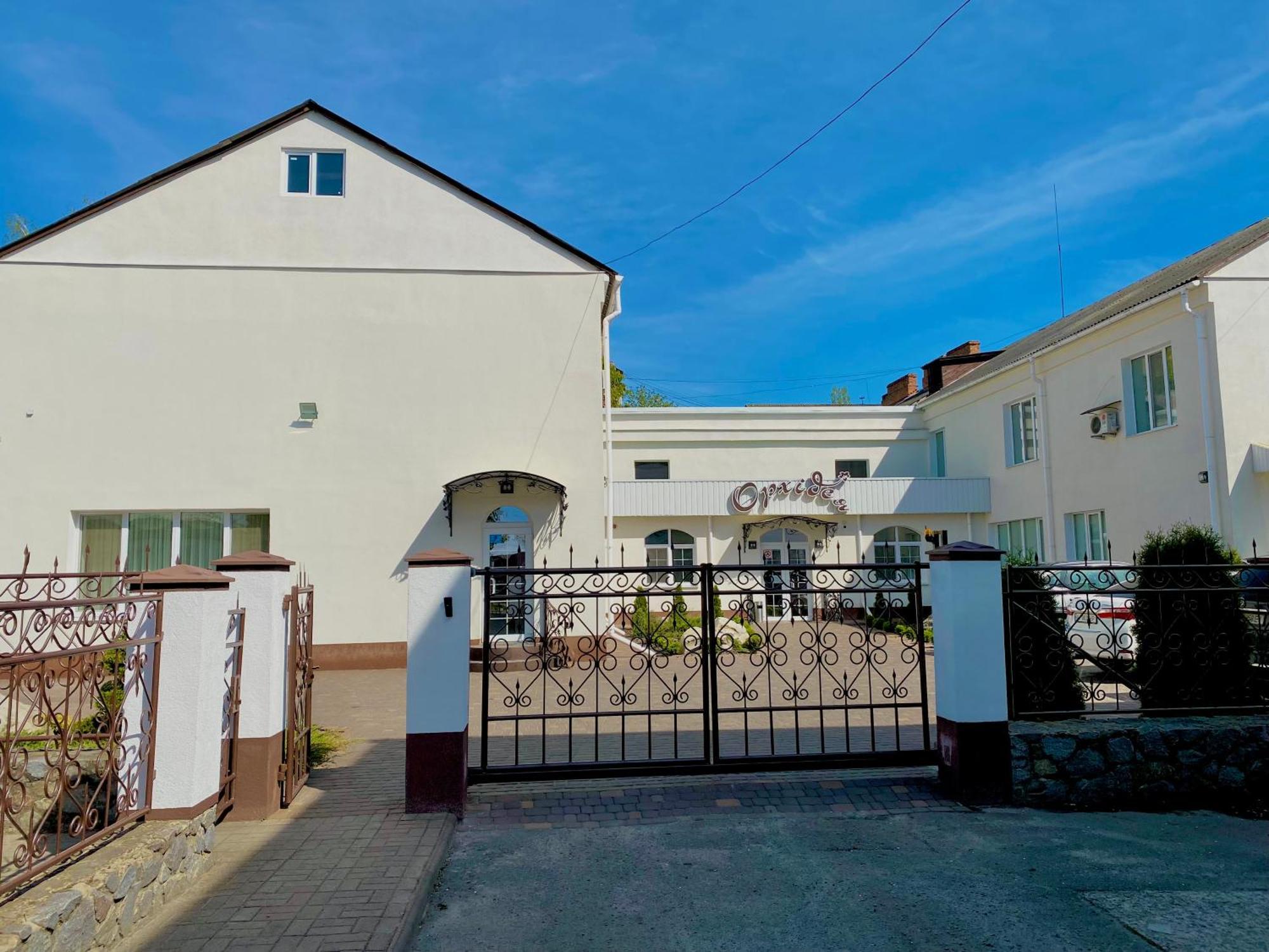 Hotel Орхідея à Romny Extérieur photo