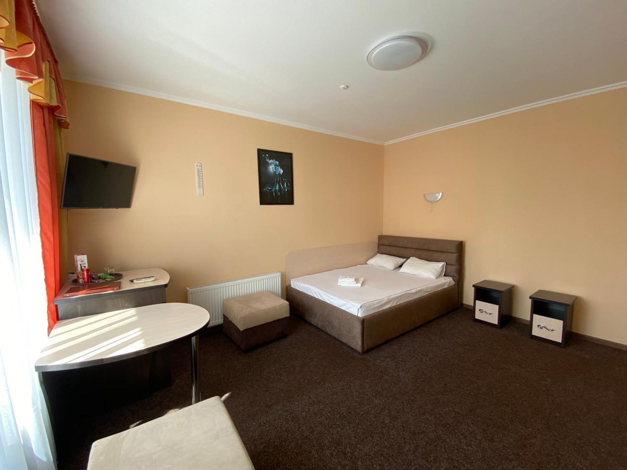 Hotel Орхідея à Romny Extérieur photo