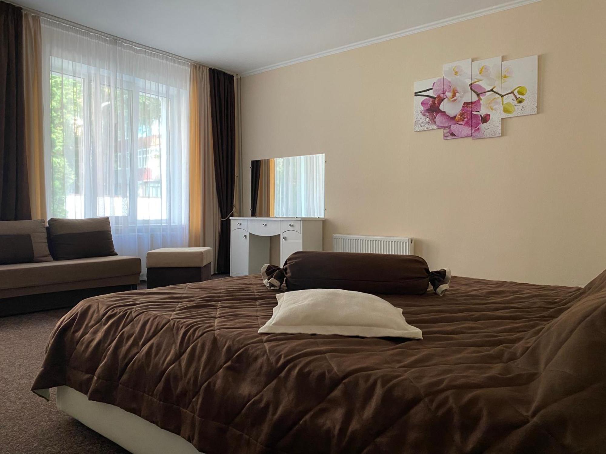 Hotel Орхідея à Romny Extérieur photo