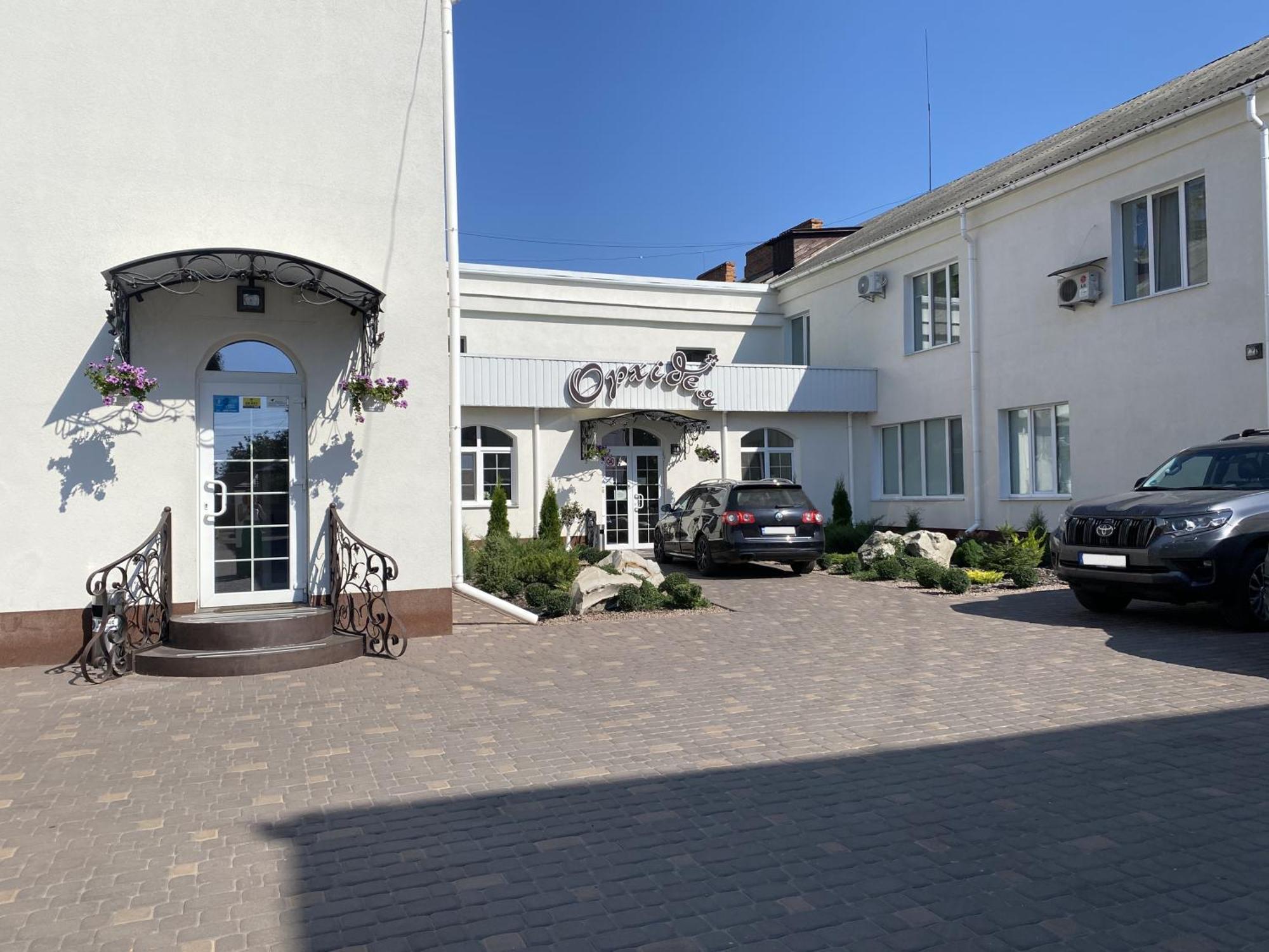 Hotel Орхідея à Romny Extérieur photo