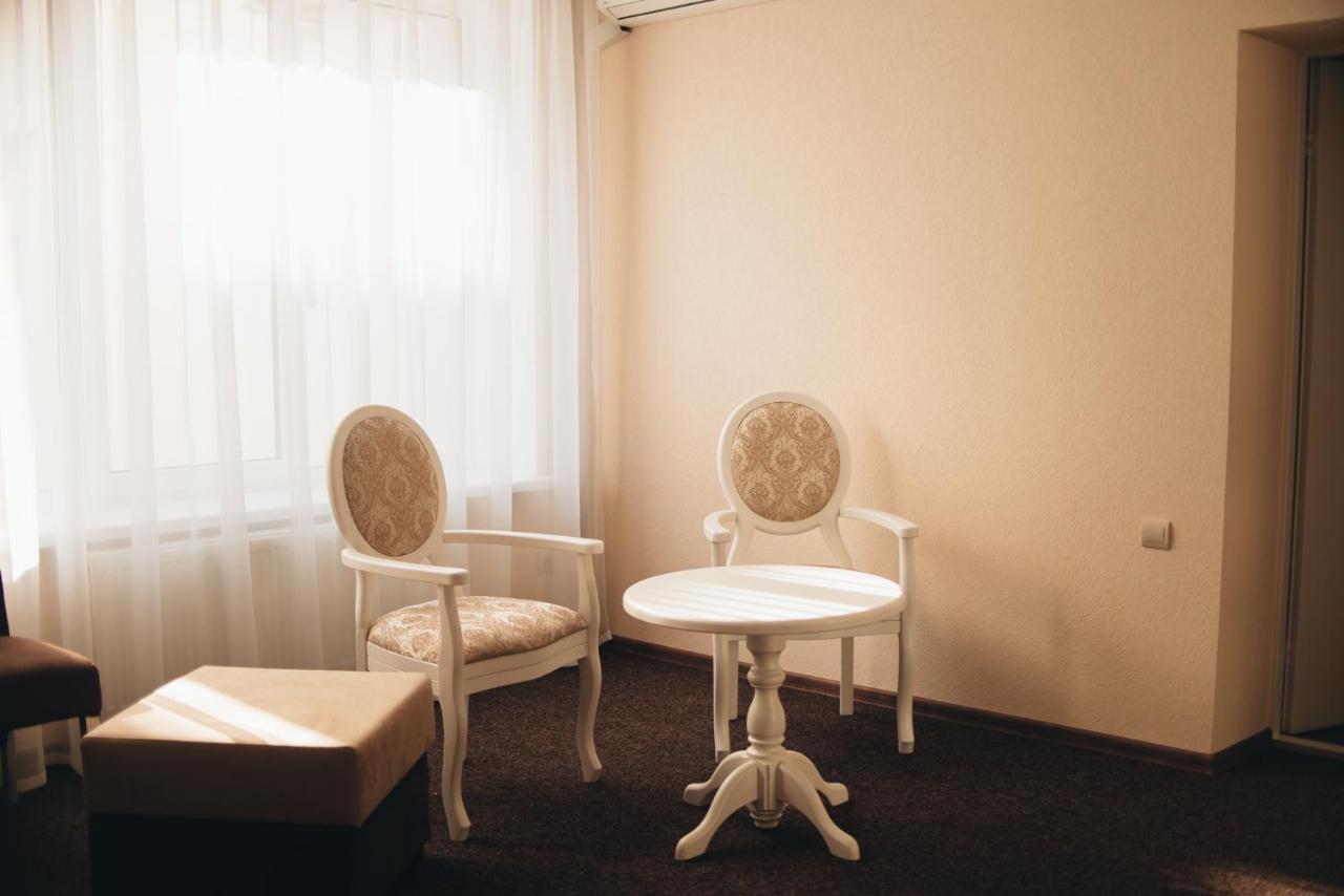 Hotel Орхідея à Romny Extérieur photo